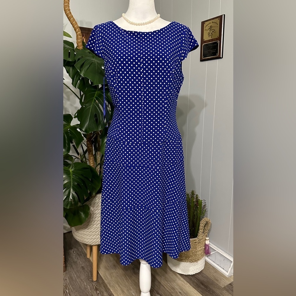 🛍️Anne Klein classic polkadots dress with stretch comfortable size 8 excellent.